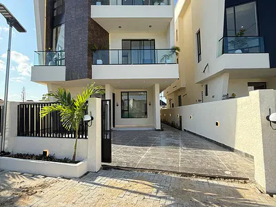 Spacious 5 Bedroom Fully Detached Duplex with Swimming Pool, Gym, Cin