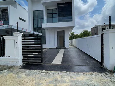 Top Rated 5 Bedroom Fully Detached Duplex + BQ & Swimming Pool