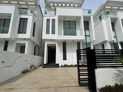 Luxuriously Built 5 Bedroom Fully Detached Duplex BQ & Swimming Poo