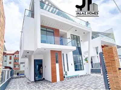 Contemporary 5 Bedroom Detached Duplex