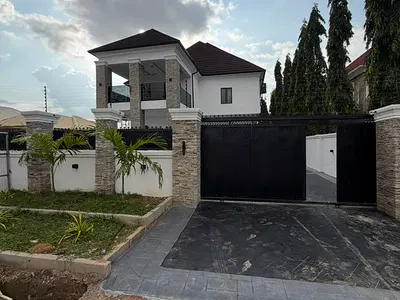 Luxury 4-Bedroom Detached Duplex with 2-Room BQ, Gym & Swimming Pool