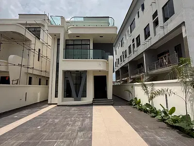 Newly Built 5 Bedrooms Fully Detached House with BQ