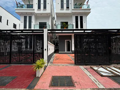 5 Bedroom Detached House