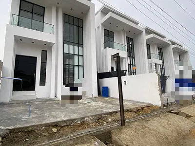 Luxurious 4bedroom Duplex with a BQ Within an Estate