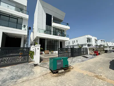 6-Bedroom Detached House for Sale