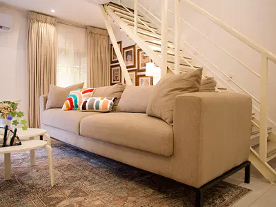 Luxury, Cozy and Chic One-Bedroom Loft, with Breakfast for Guests.