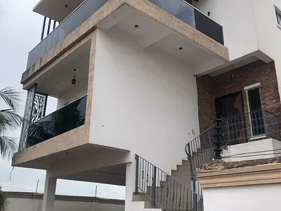 Luxuriously Built 5 Bedroom Fully Detached Duplex with 2 Mini Flats