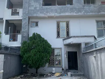 Luxury 5 Bedroom Townhouse with a Room BQ
