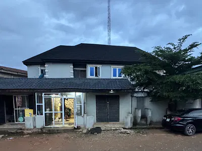 4 Units of 3 Bedroom Flats with 4 Shops