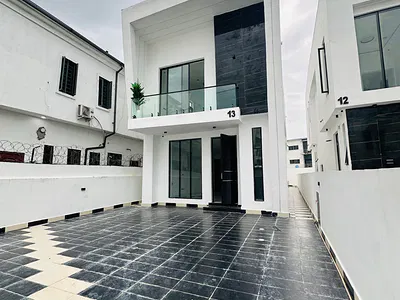 4 Bed & BQ 330/ 350 Million