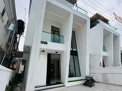 4 Bed&bq 250 Million