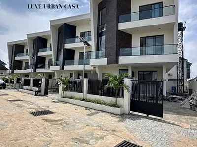 5 Bedroom Detached House