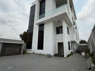 Magnificent 6bedroom Duplex with a Bq, Pool
