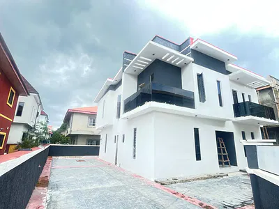 Luxury 5 Bedroom Detached Duplex and 1BQ at a Serene Estate