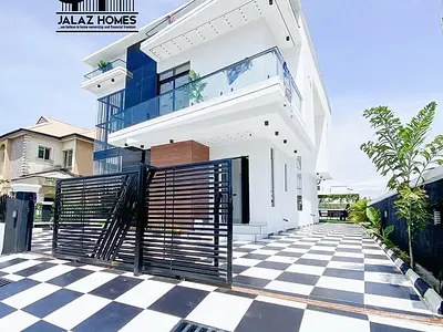 Contemporary 5 Bedroom Detached Duplex