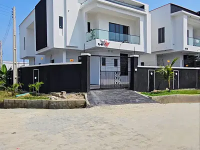 Luxury 5-Bedroom Detached Duplex with Excellent Facility