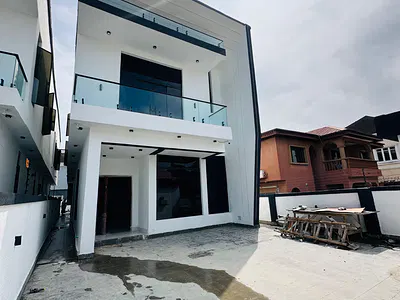 5 Bedroom with BQ