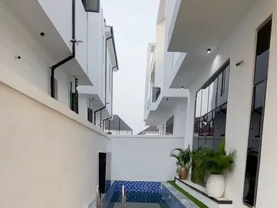 5 Bedroom Fully Detached Duplex