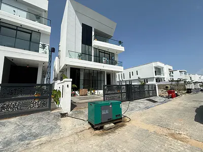 6 Bedroom Detached House