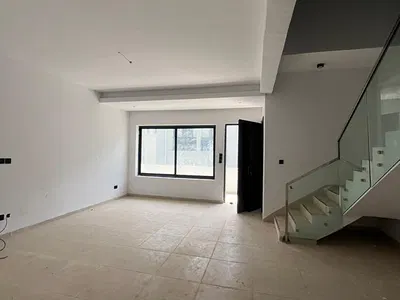 Contemporary 3bedroom Maisonette Apartment