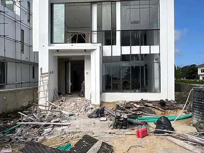Contemporary 5 Bedroom Detached Duplex