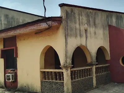 13 Room Hotel