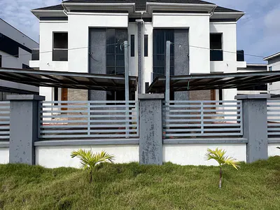 Contemporary 4 Bedroom Semi-Detached Duplex