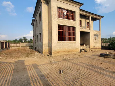 5 Bedrooms Detached Duplex
