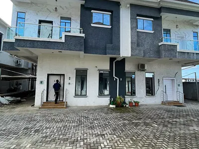 Well Maintained 4BRM Semi Detached Duplex with a BQ