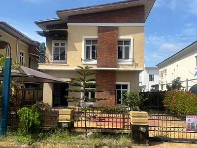 A Beautifully Built 5 Bedroom Fully Detached House with BQ