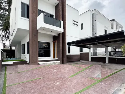 5 Bedroom Fully Detached Home with Swimming Pool, Cinema, Gym