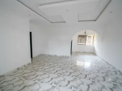 A Nicely Built and Spacious 3-Bedroom Upstairs