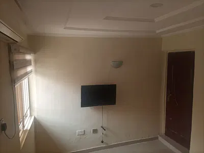 Clean One Room Selfcontain