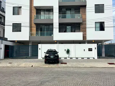 Stunning 2 Bed Apartment with Pool, Gym, Elevator in a Nice Location