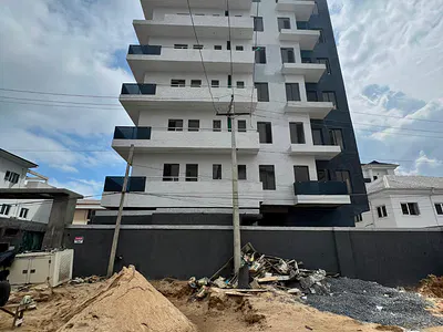 Spacious 2 Bed Apartment with Pool, Gym, Elevator in a Nice Estate
