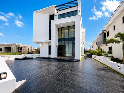 Contemporary 5 Bedroom Semi Detached Duplex with BQ