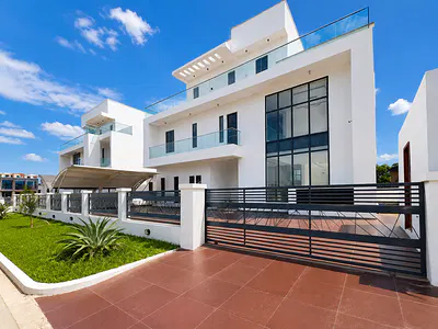 Luxury 5 Bedroom Fully Detached Duplex