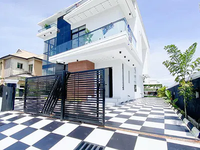 Contemporary 5 Bedroom Fully Detached Edifice with Swimming Pool