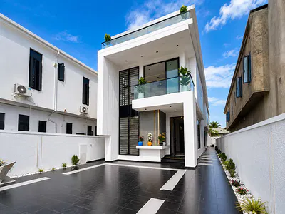 Luxury 5 Bedroom Fully Detached Duplex