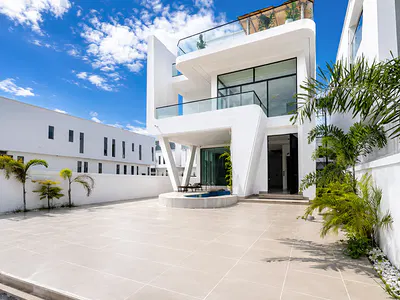 Luxury 5 Bedroom Fully Detached Duplex with BQ
