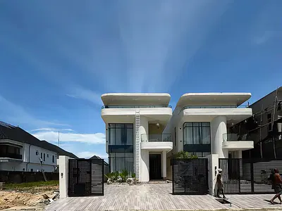 Luxury 5 Bedroom Fully Detached Duplex
