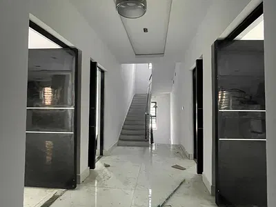 Excellently Finished 2 Bedroom Apartment with Gym & Centralised Gas