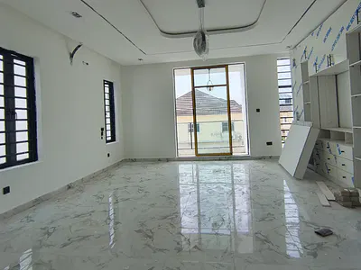 35SQM Shop Space Upstairs Available
