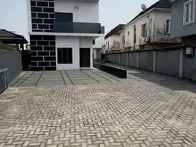 Lovely 4 Bedroom Duplex