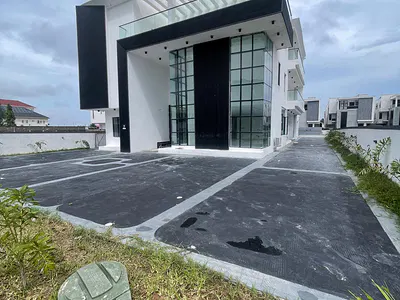 Contemporary 7 Bedroom Fully Detached Duplex with Cinemas, Gym Office