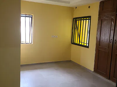 Renovated 2 Bedrooms Flat