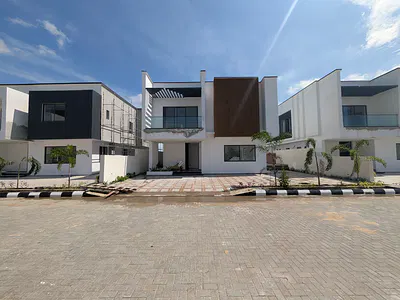 Newly Built 4 Bedroom Detached Duplex with BQ & Swimming Pool