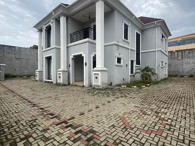 Luxury 5 Bedroom Fully Detached Duplex