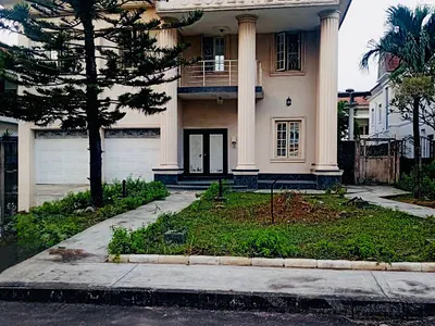 Exquisite 6-Bedroom Detached Residence