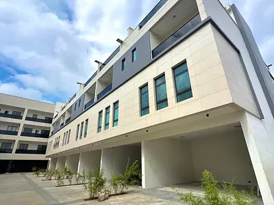 Luxury 4 Bedroom Terrace House with BQ, Rooftop Terrace, Gym & Pool